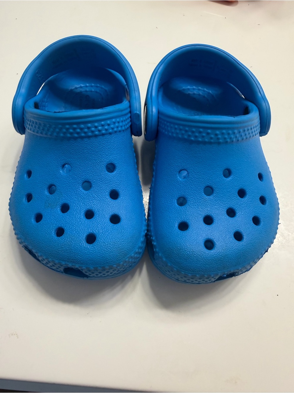 CROCS Youth Classic Clogs in Bright Blue